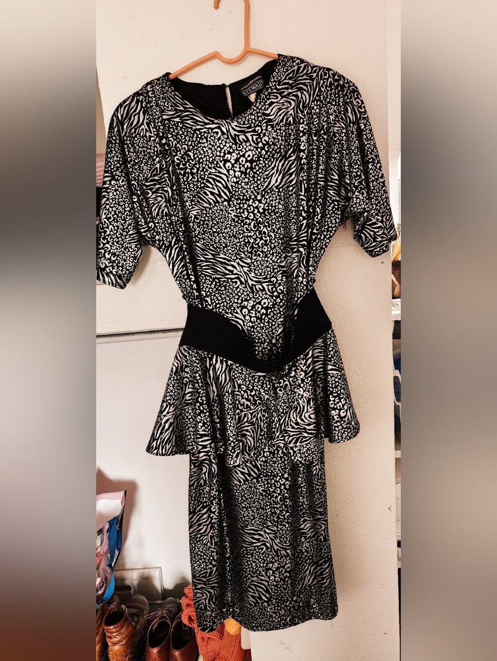 WOMEN'S 80'S METALLIC DRESS W/ MATCHING RUFFLE BELT - SILVER
